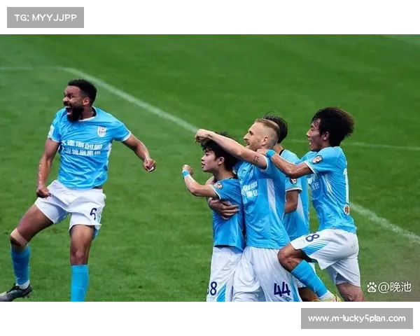 罗伯森重返赛场点燃激情 大连英博主场氛围燃爆全场 罗伯森重返赛场点燃激情 大连英博主场氛围燃爆全场