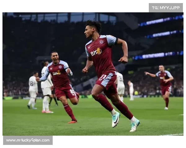 沃特金斯12球领跑维拉，英格兰锋线的新希望