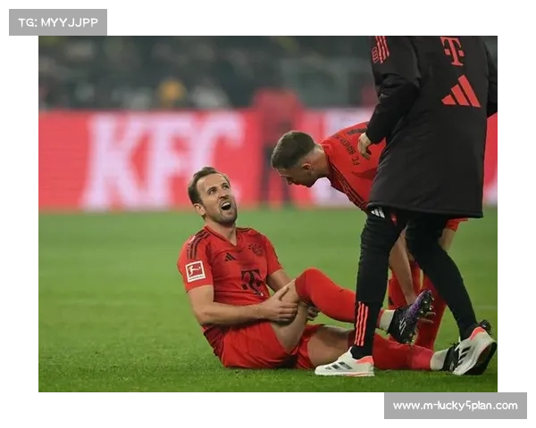 拜仁后卫于帕梅卡诺膝盖伤病，数周内无法上场参赛