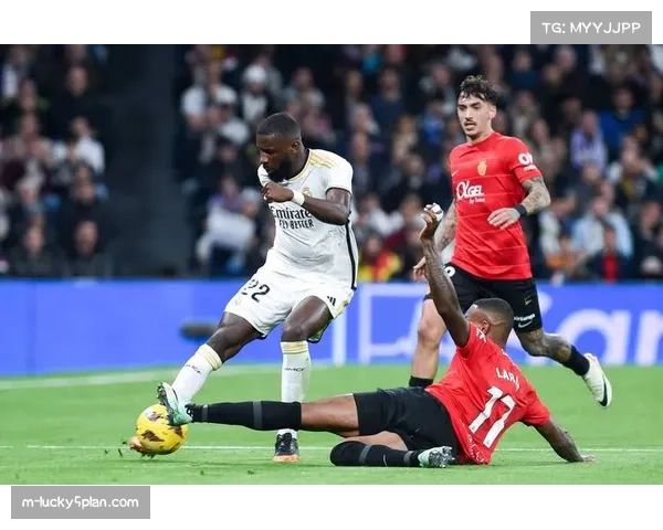 观察：为应对高位压迫，英超中后卫的长传精度成为新的关键数据