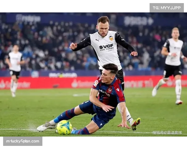 巴萨公布对阵瓦伦西亚大名单，16岁青训前锋卡洛斯-阿尔瓦雷斯意外入选